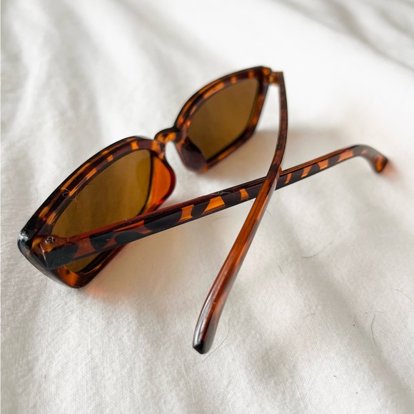 FREE WITH BUNDLE. NWOT Sunglasses - Picture 4 of 4